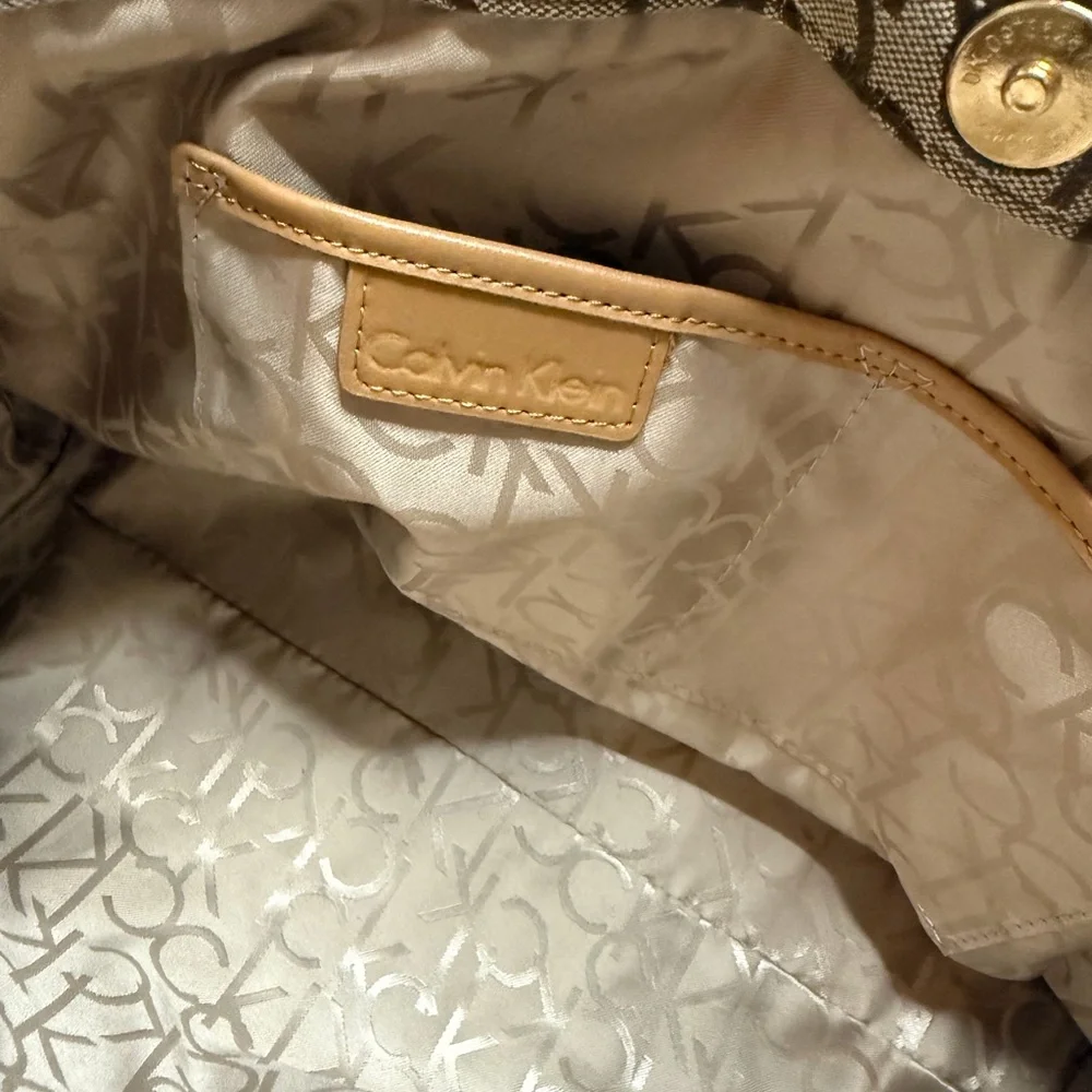 Calvin Klein Canvas khaki and tan signature logo shoulder/crossbody bag. NWOT - Picture 6 of 11
